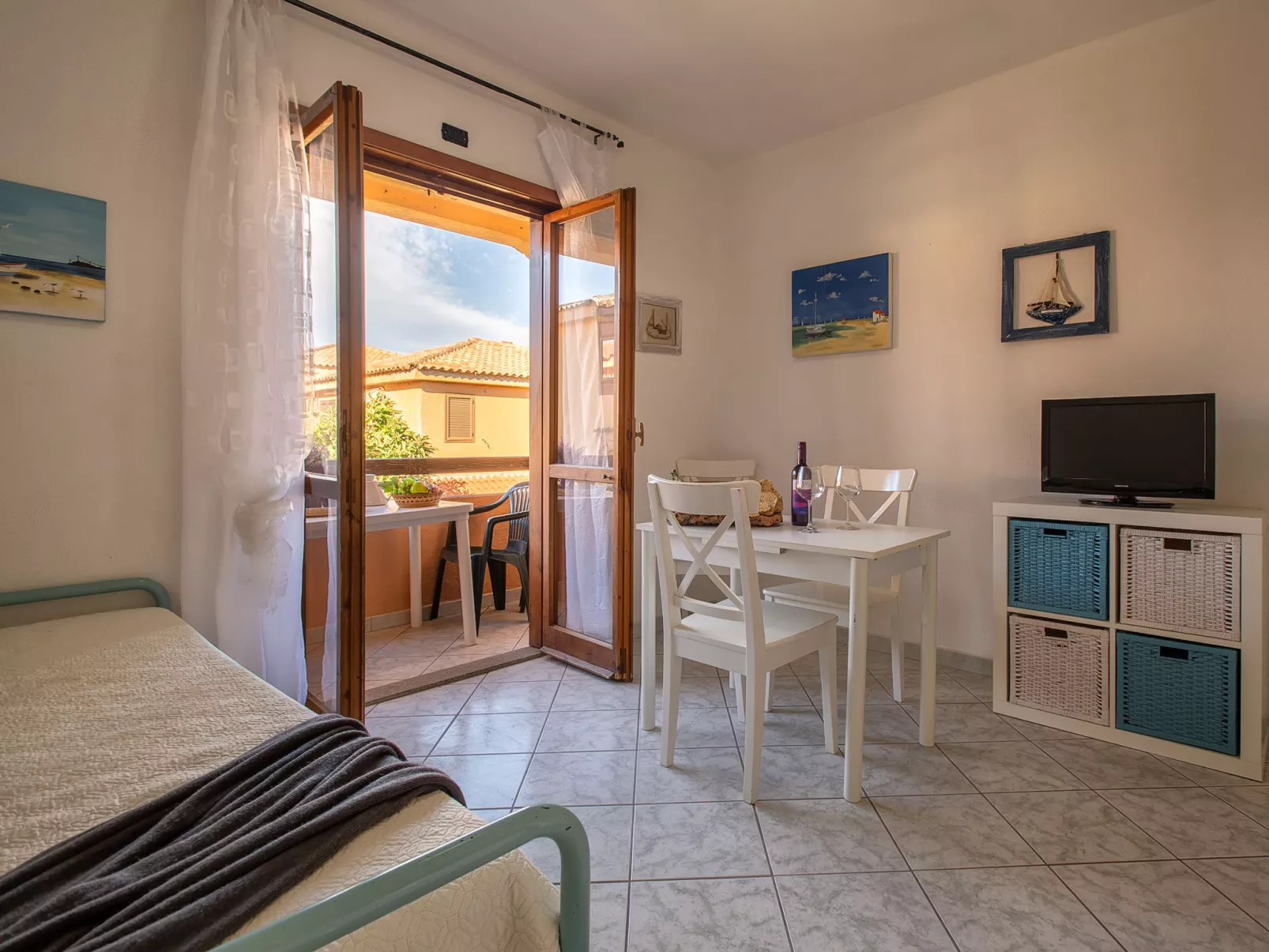 D2 - E4, Baia de Bahas-Dedans