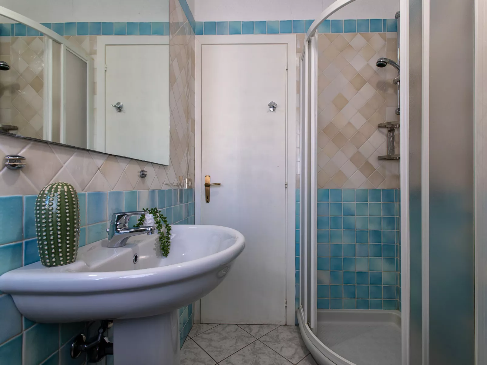 D2 - E4, Baia de Bahas-Dedans