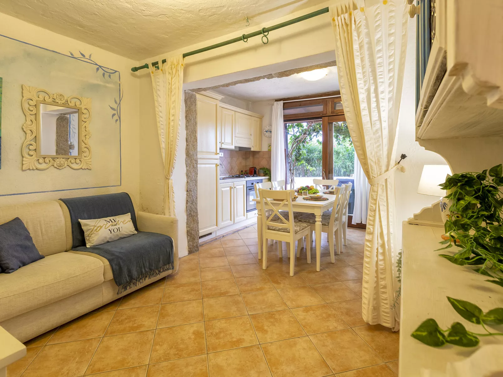 D2 - I1, Baia de Bahas-Inside