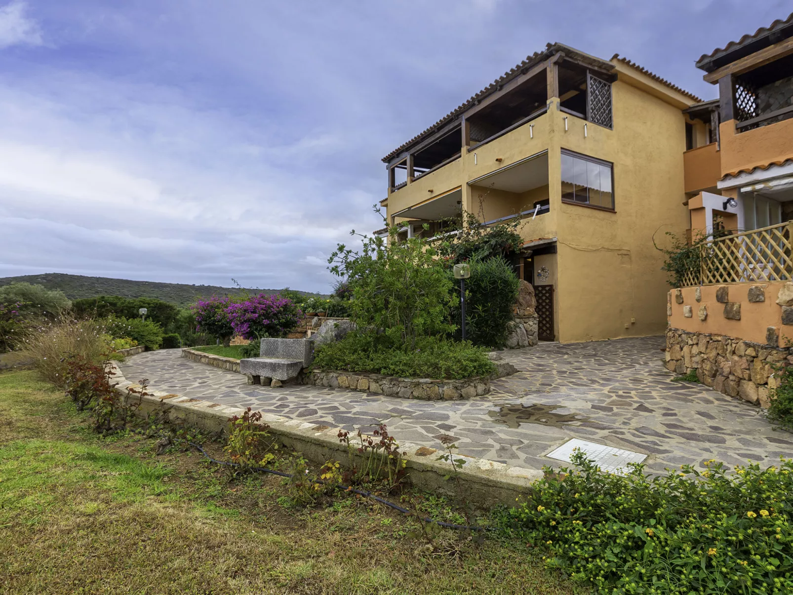D2 - I1, Baia de Bahas-Outside