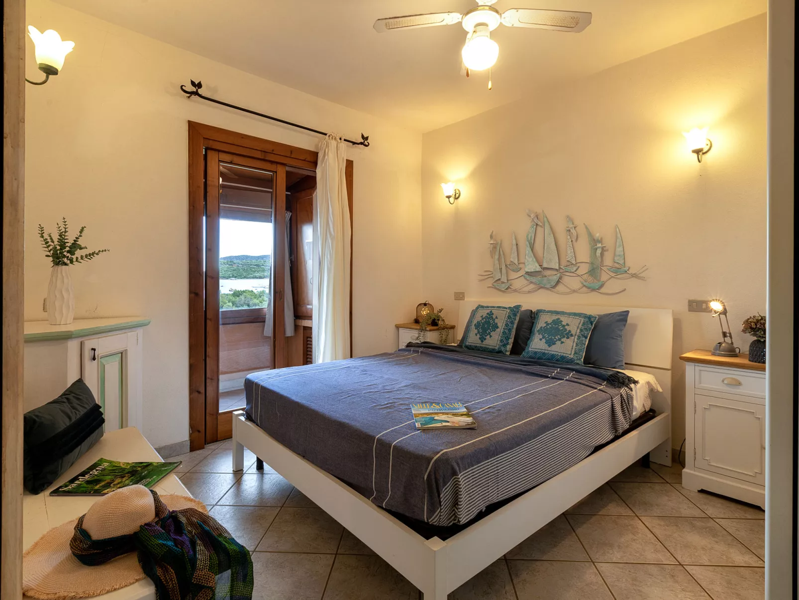 D2 - I6, Baia de Bahas-Inside