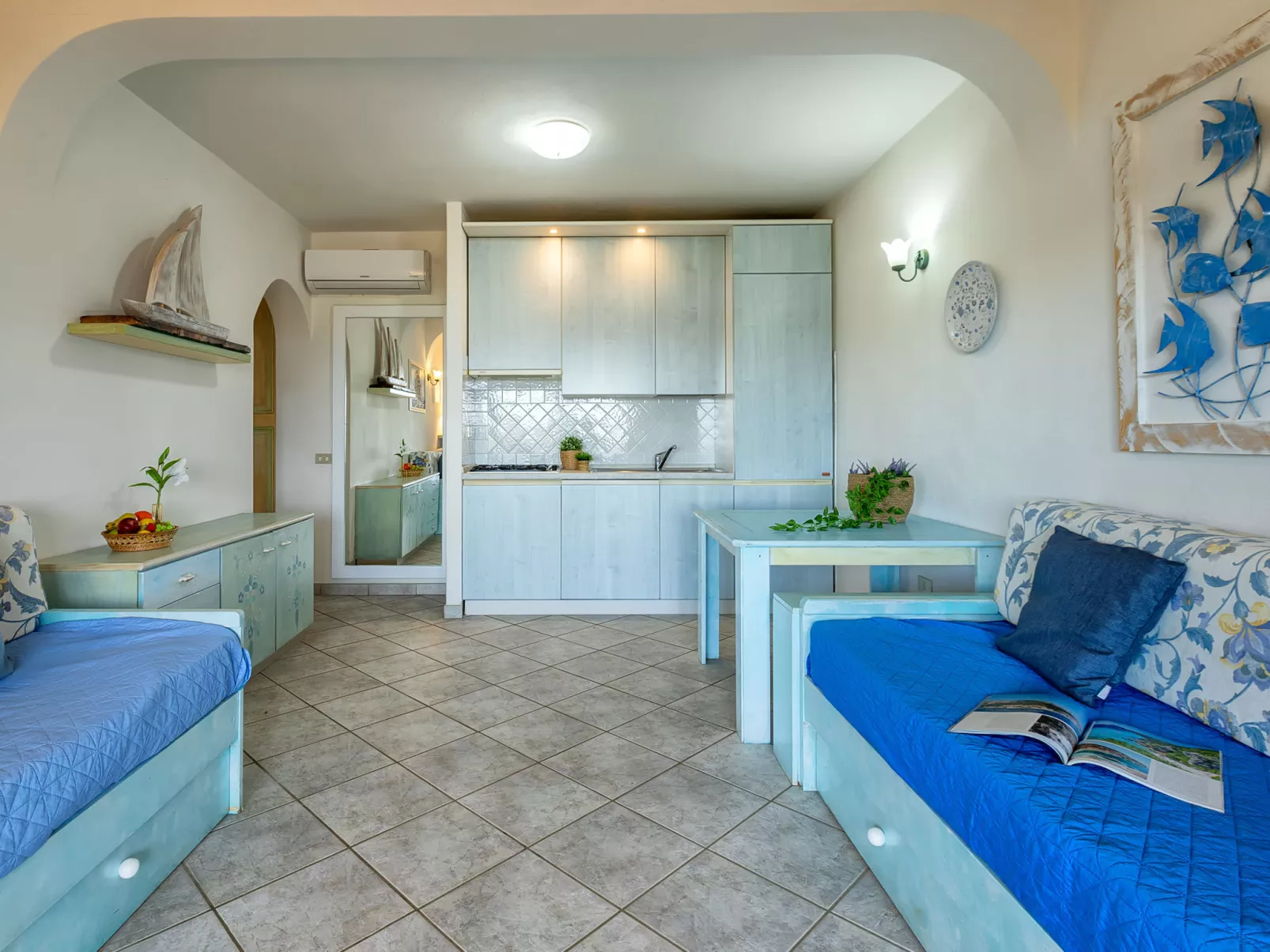 D2 - I6, Baia de Bahas-Inside
