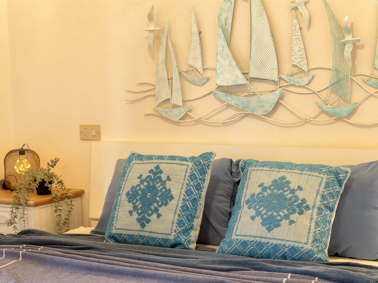 D2 - I6, Baia de Bahas-Inside