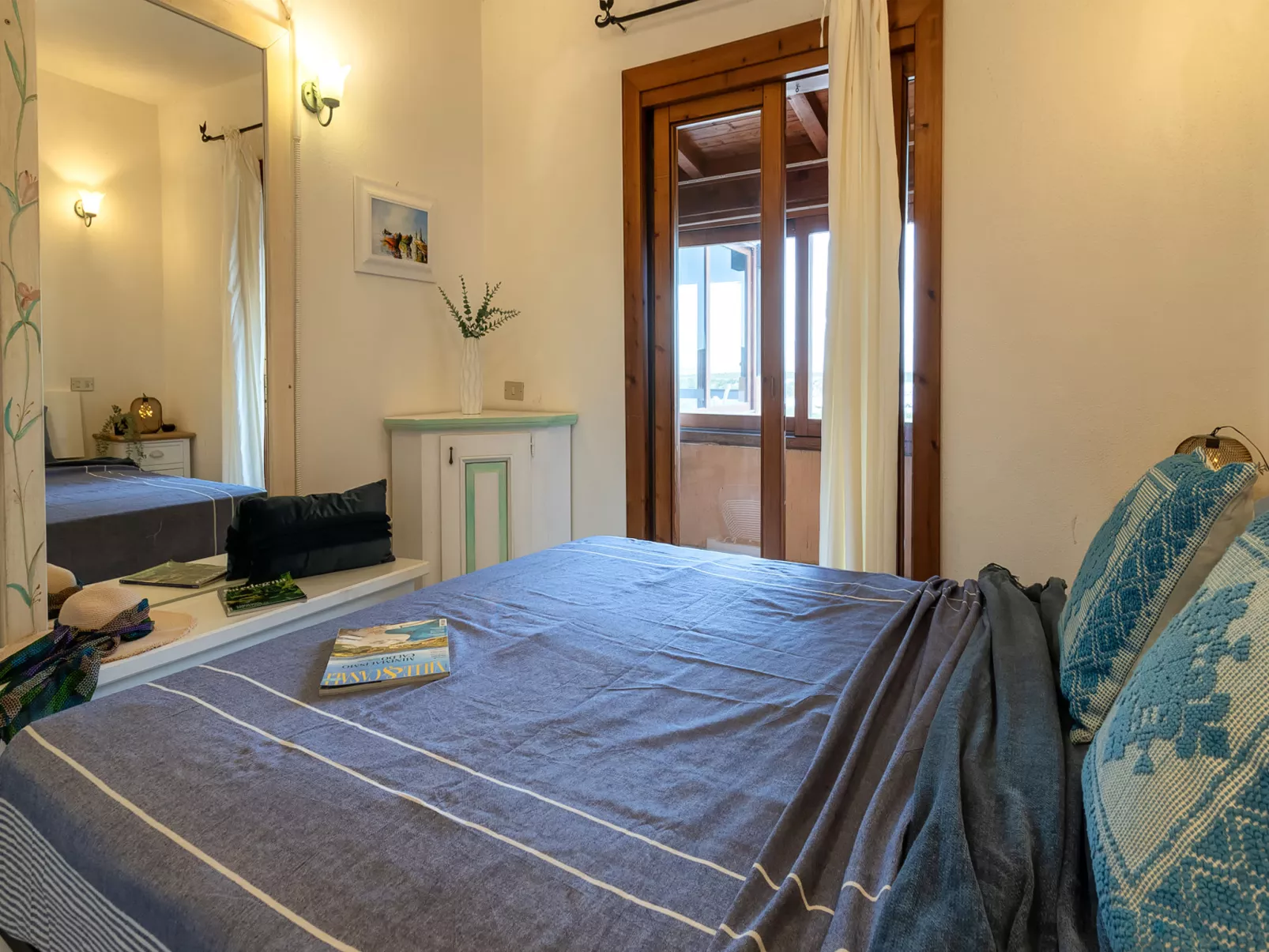 D2 - I6, Baia de Bahas-Inside