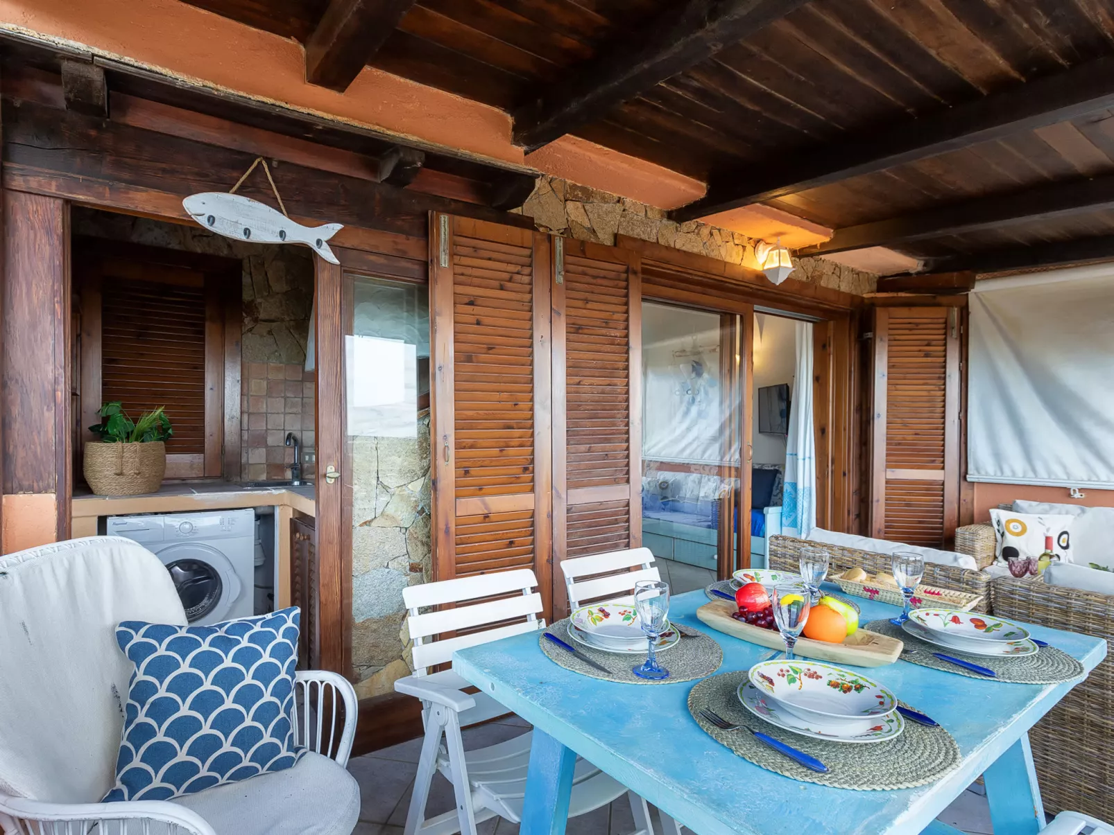 D2 - I6, Baia de Bahas-Outside