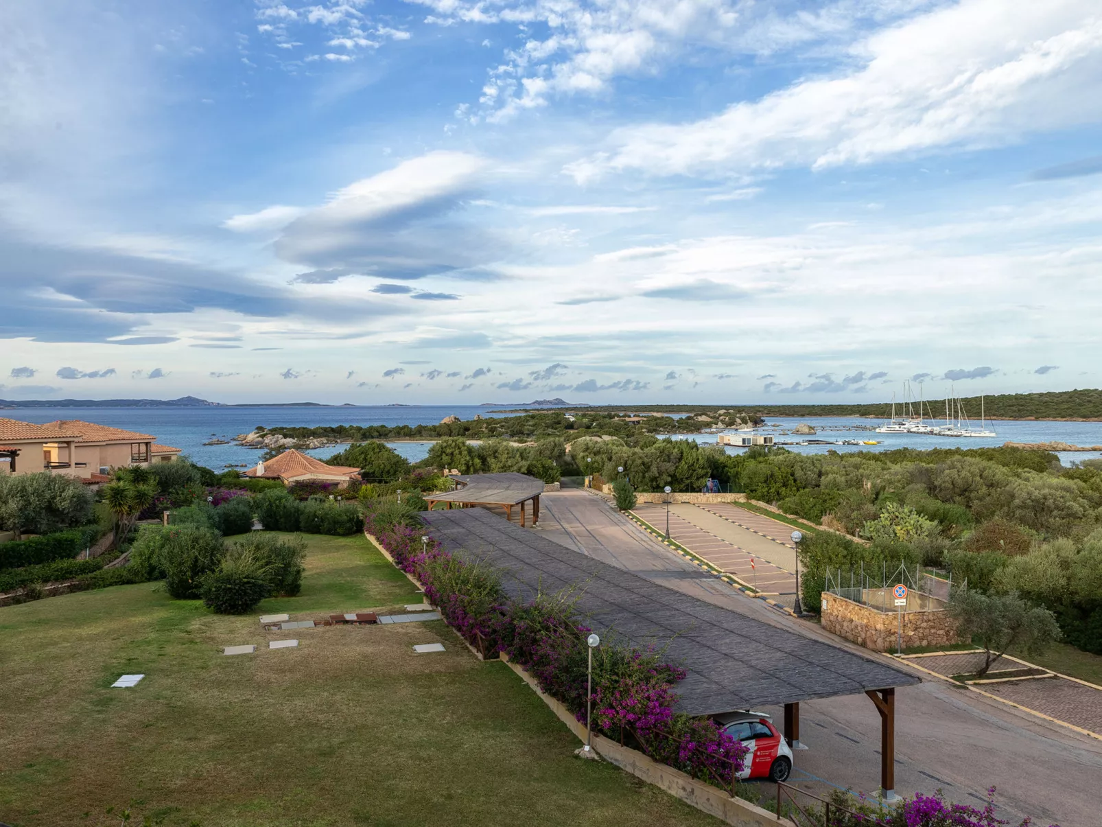 D2 - I6, Baia de Bahas-Outside