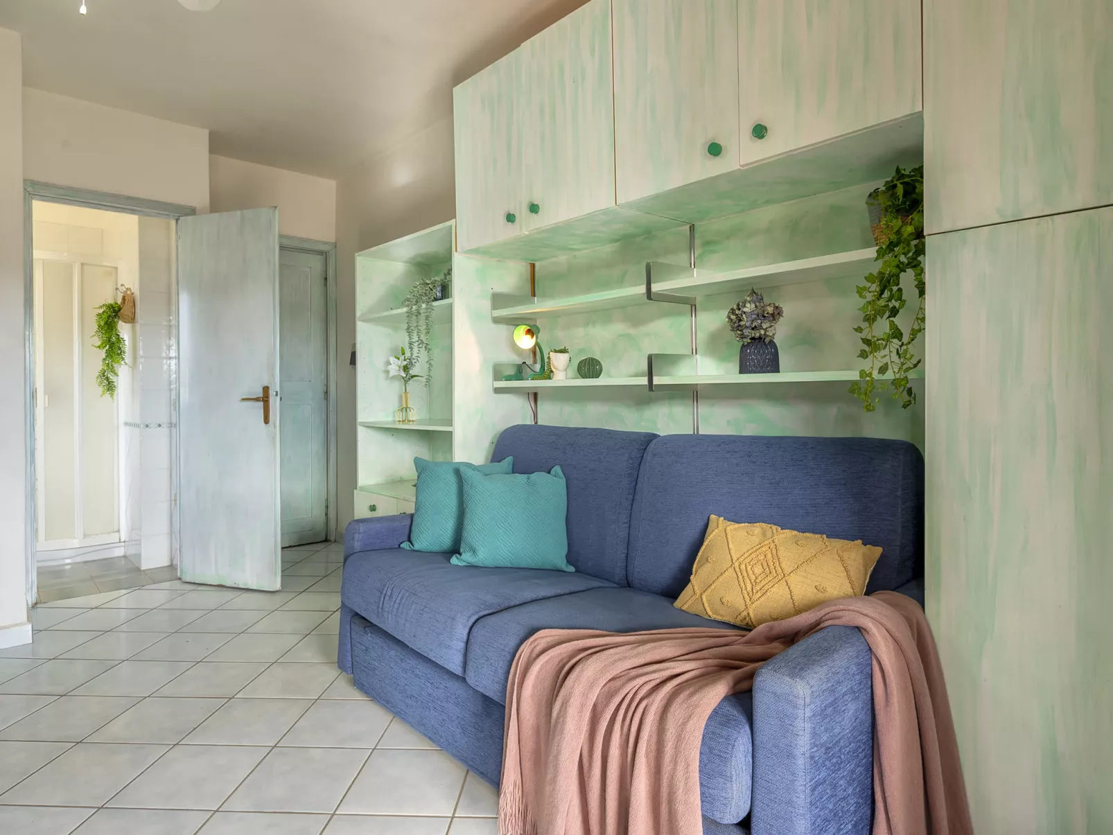 C11 - F4, Baia de Bahas-Inside
