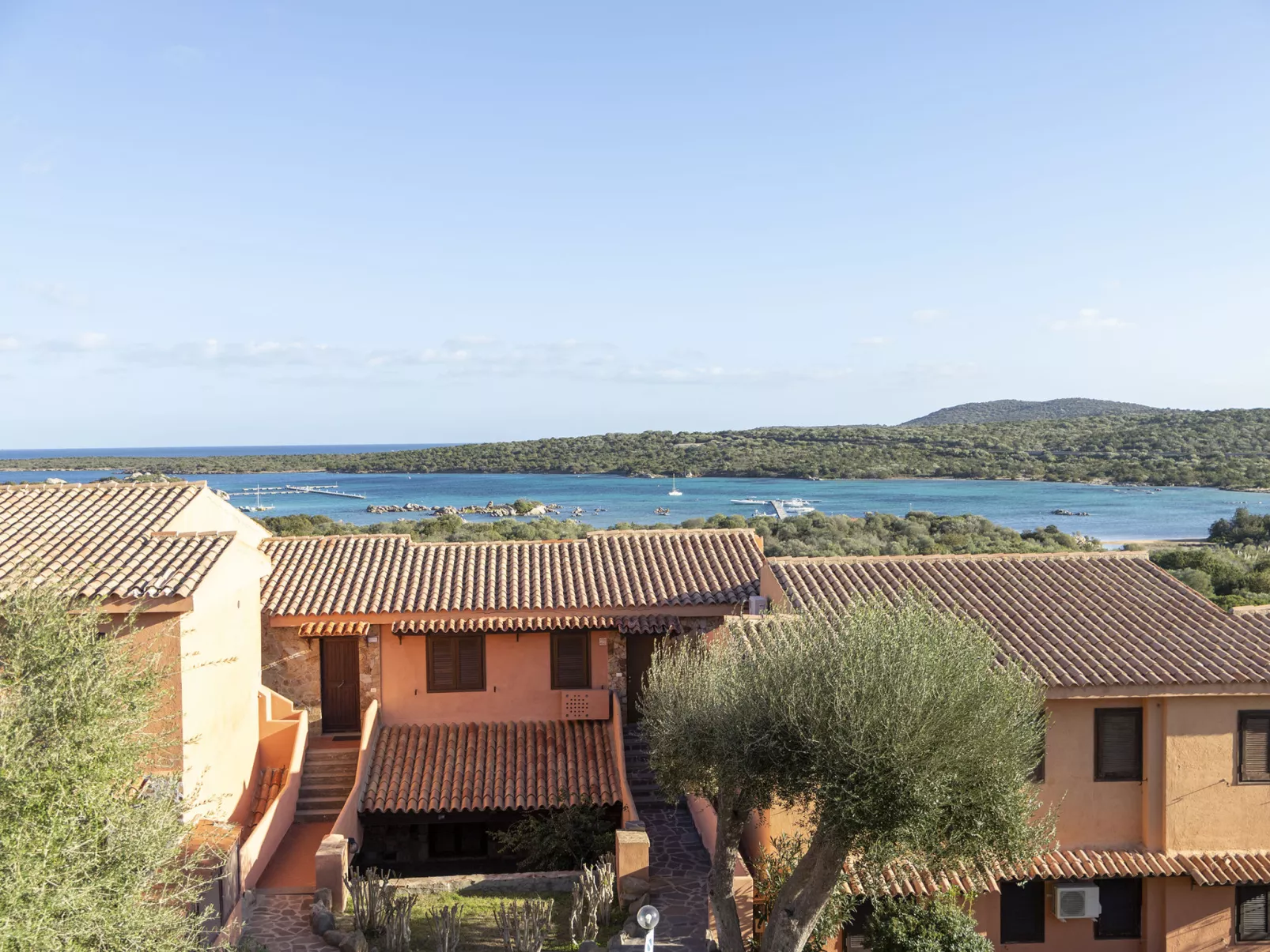 CSB-13 - Baia de Bahas-Outside