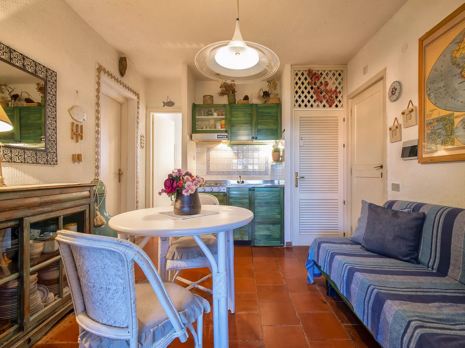 F4 - D3, Baia de Bahas-Inside
