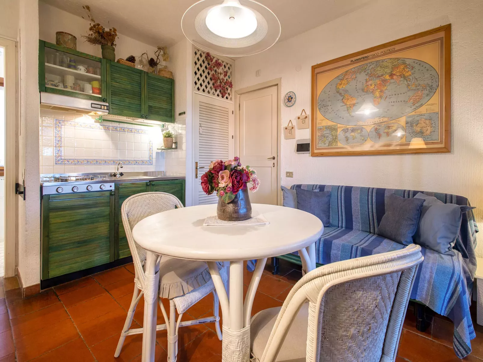 F4 - D3, Baia de Bahas-Inside