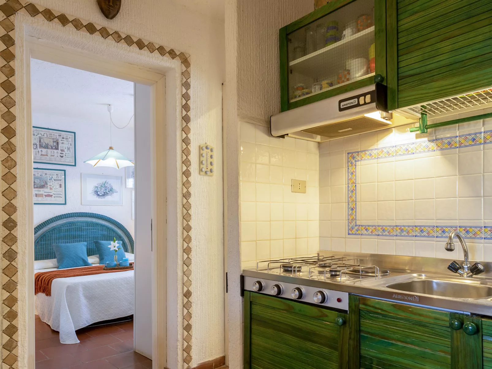 F4 - D3, Baia de Bahas-Inside