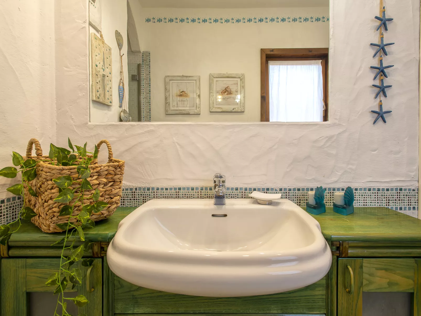 F4 - D3, Baia de Bahas-Inside