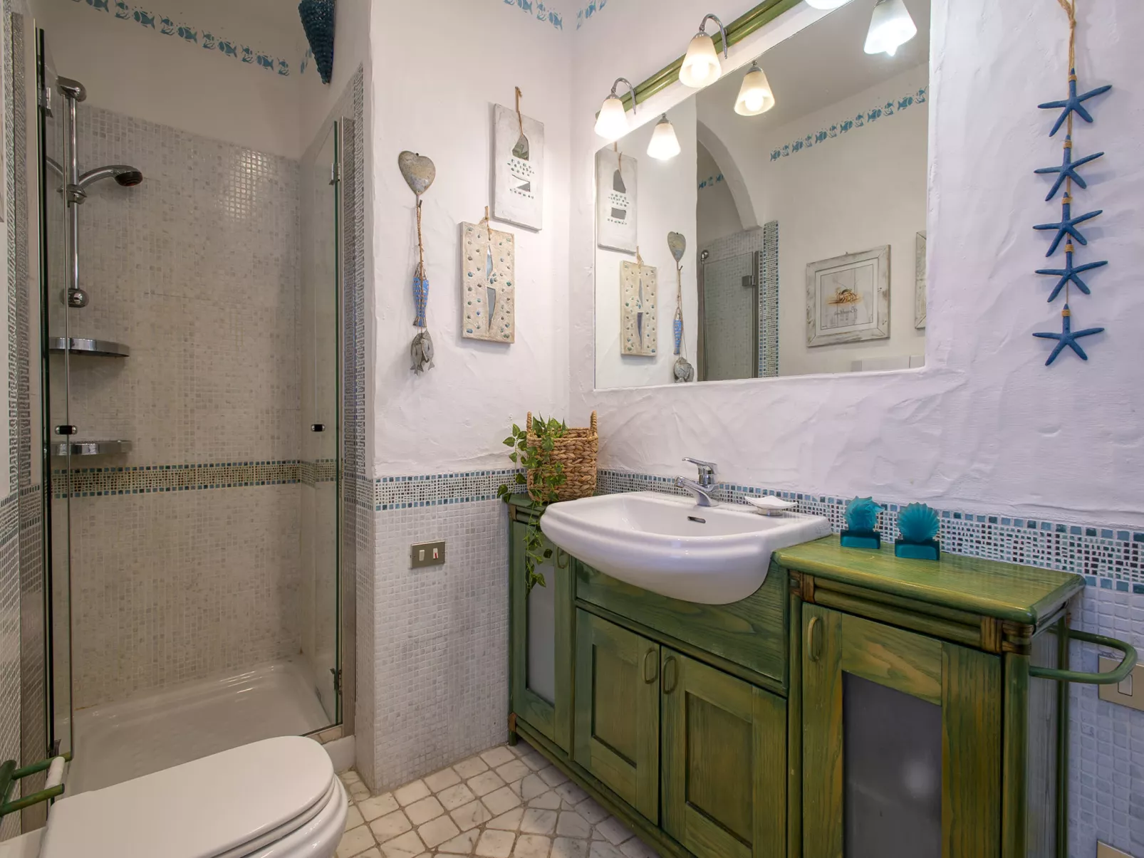 F4 - D3, Baia de Bahas-Inside