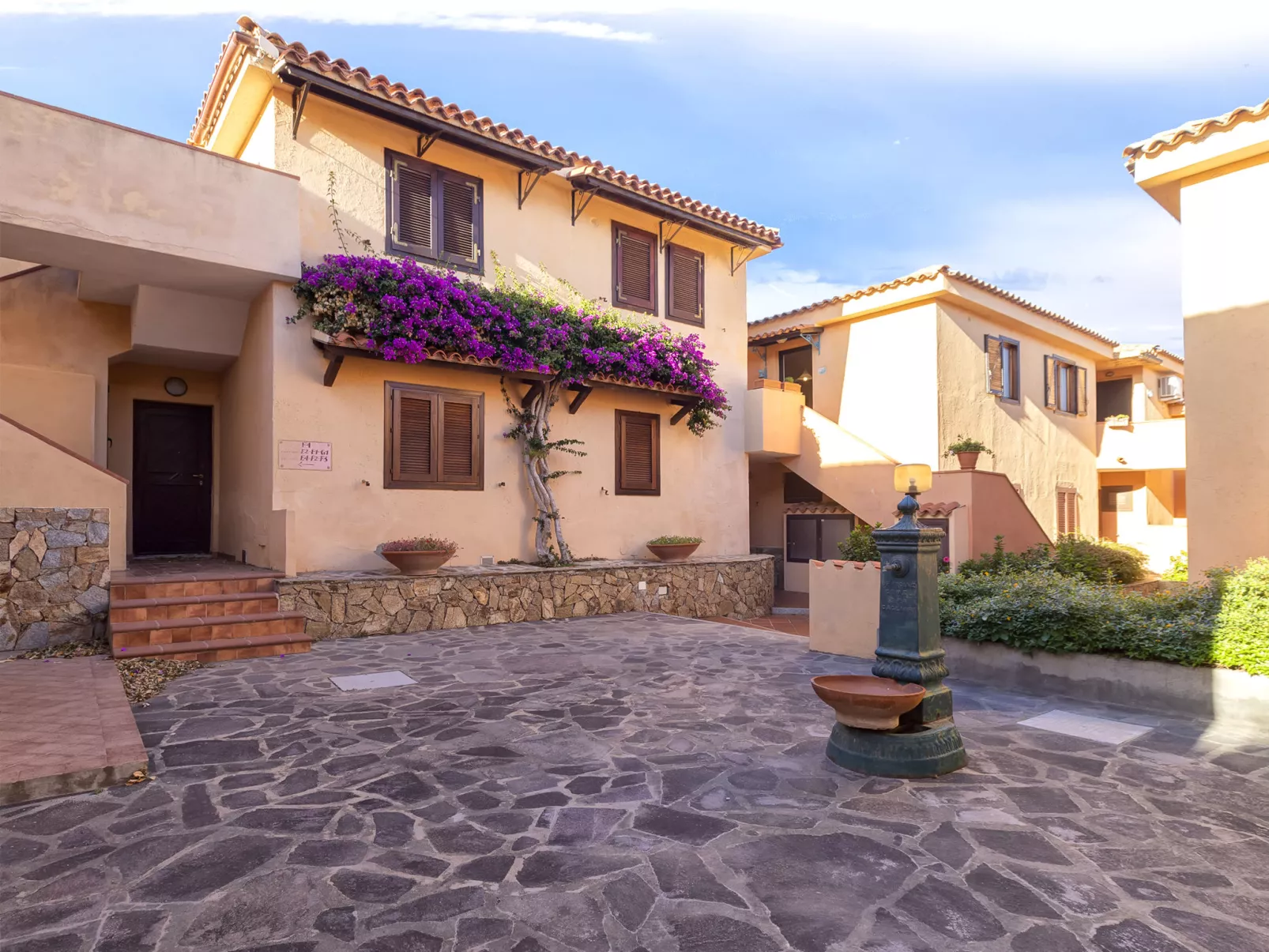 F4 - D3, Baia de Bahas-Outside