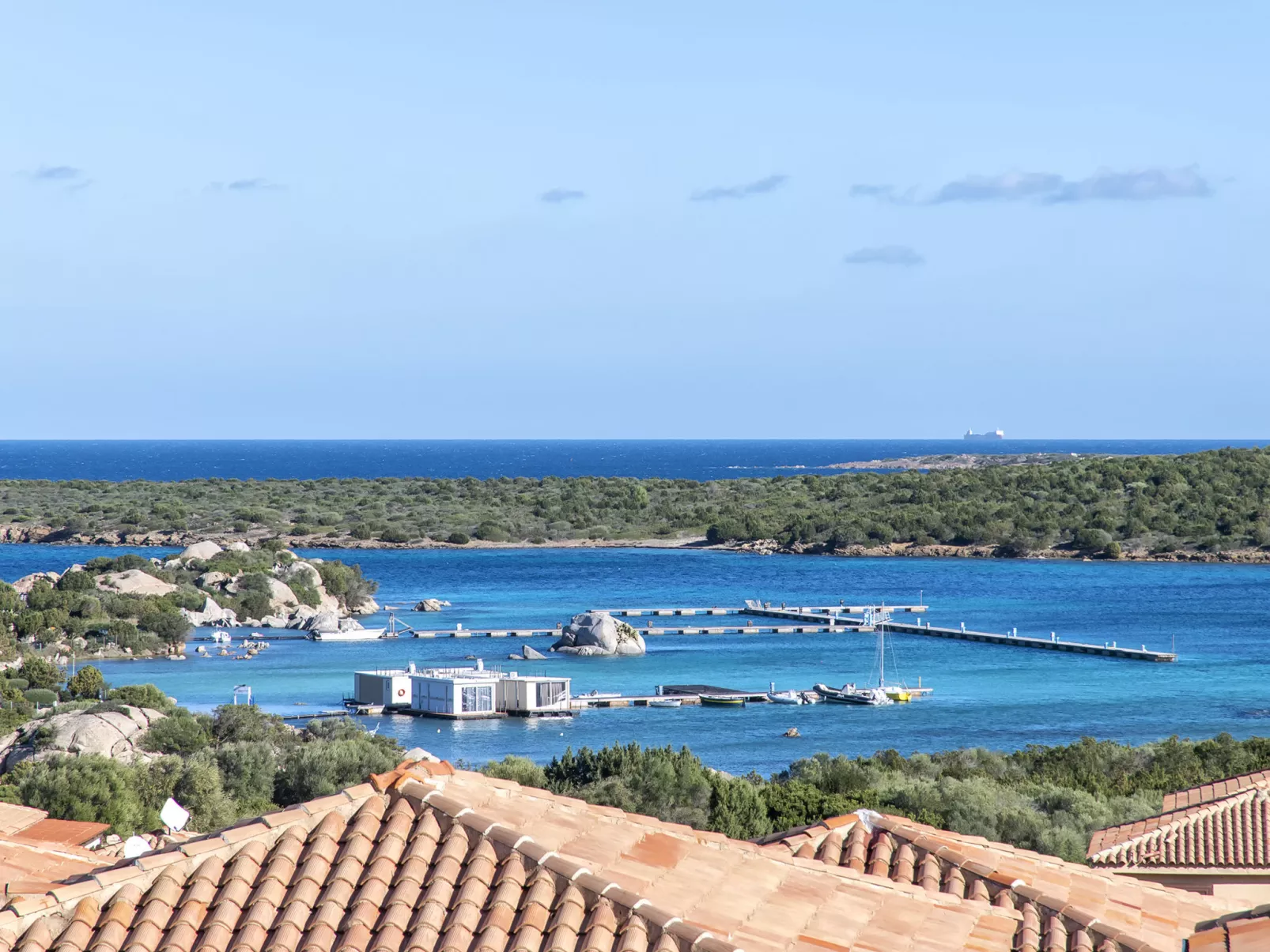 CSC - 14, Baia de Bahas-Outside