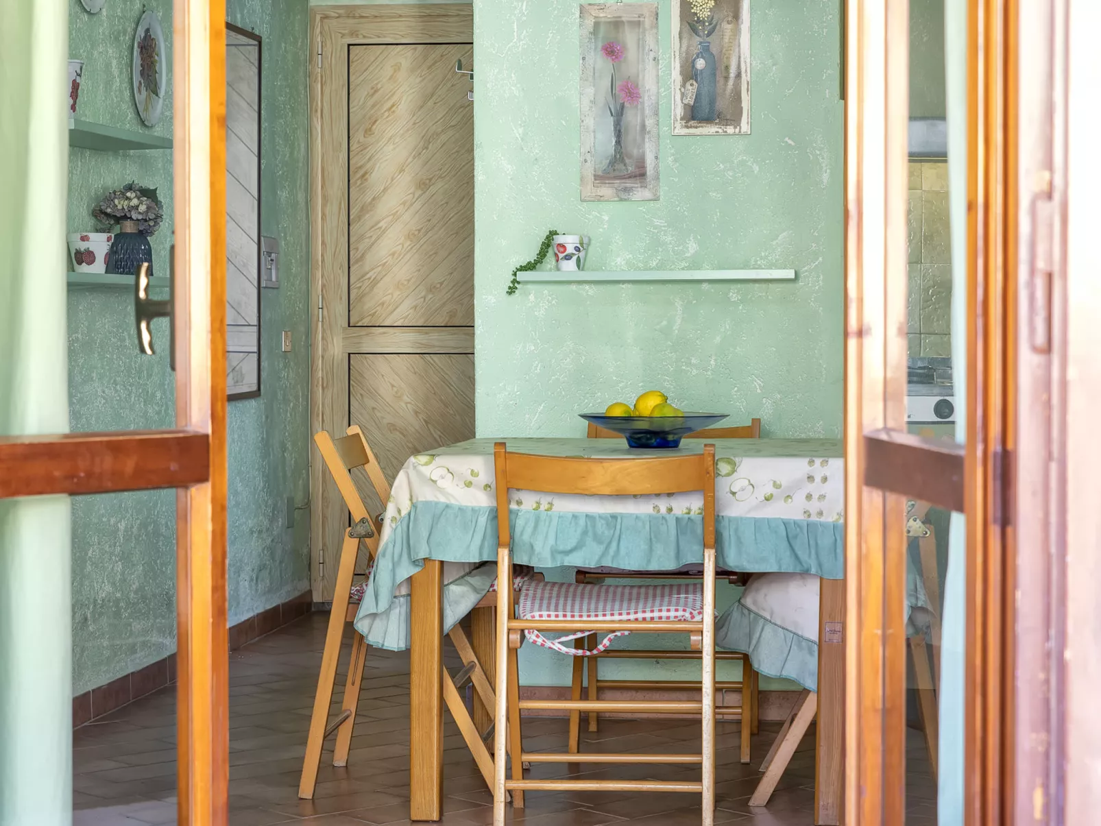 D4 - C2, Baia de Bahas-Inside