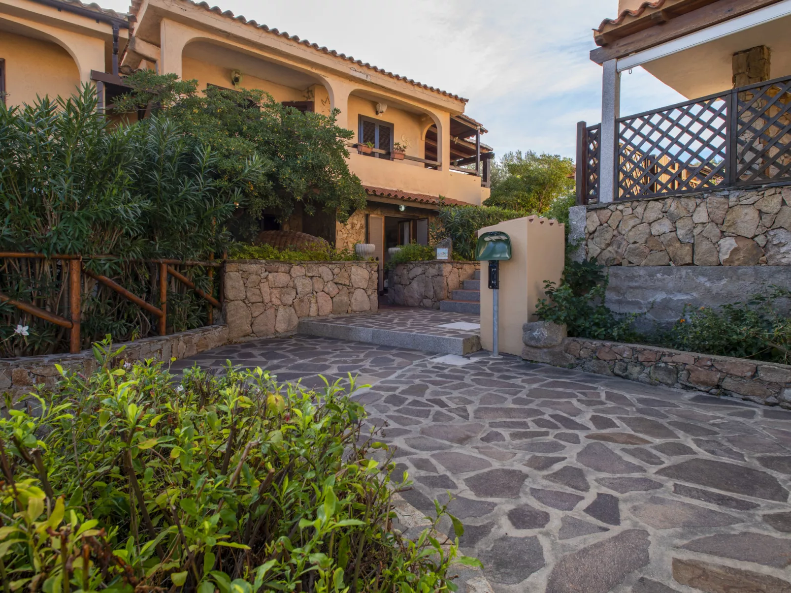 C11 - A1, Baia de Bahas-Outside