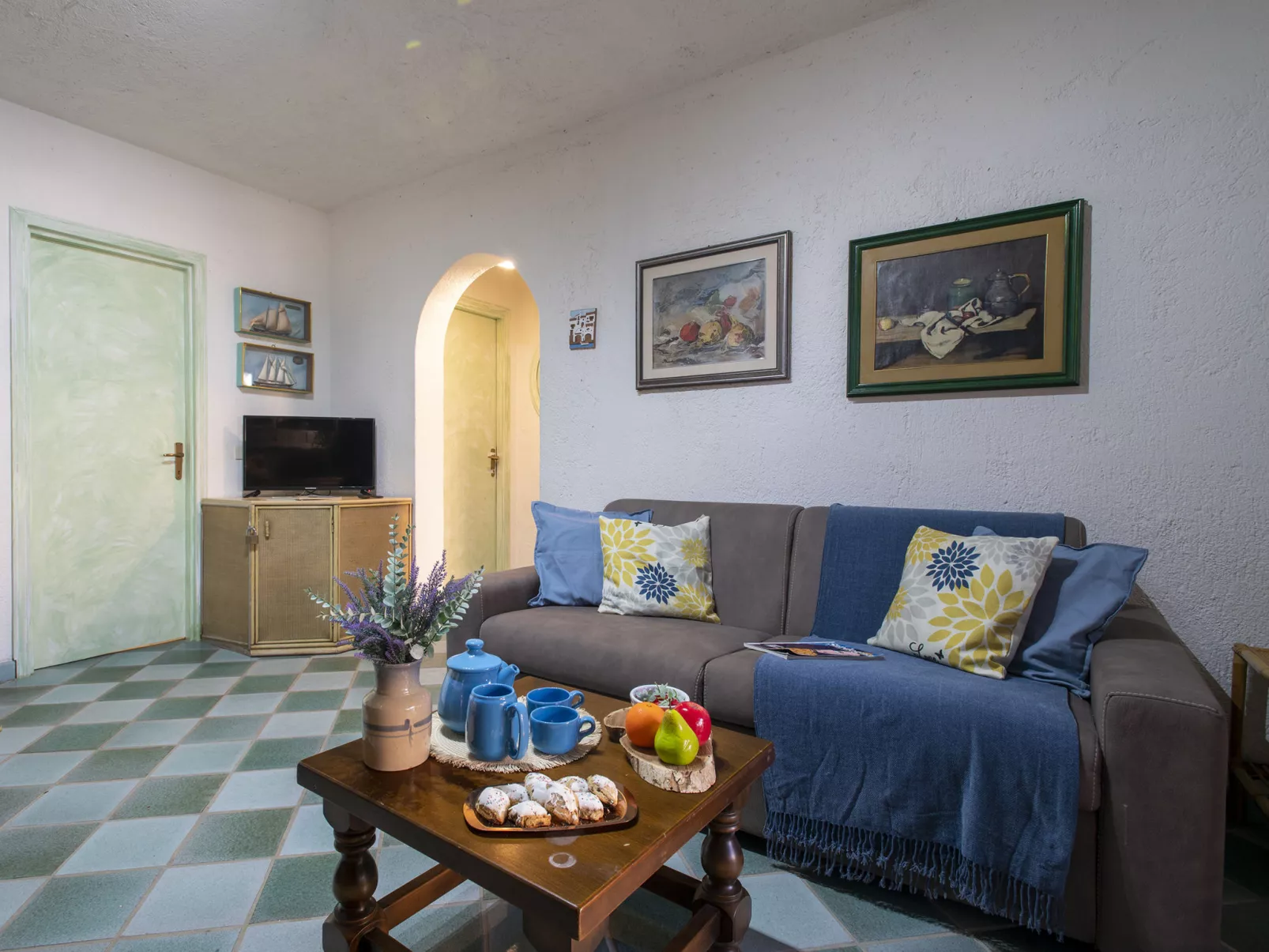 C11 - A1, Baia de Bahas-Inside