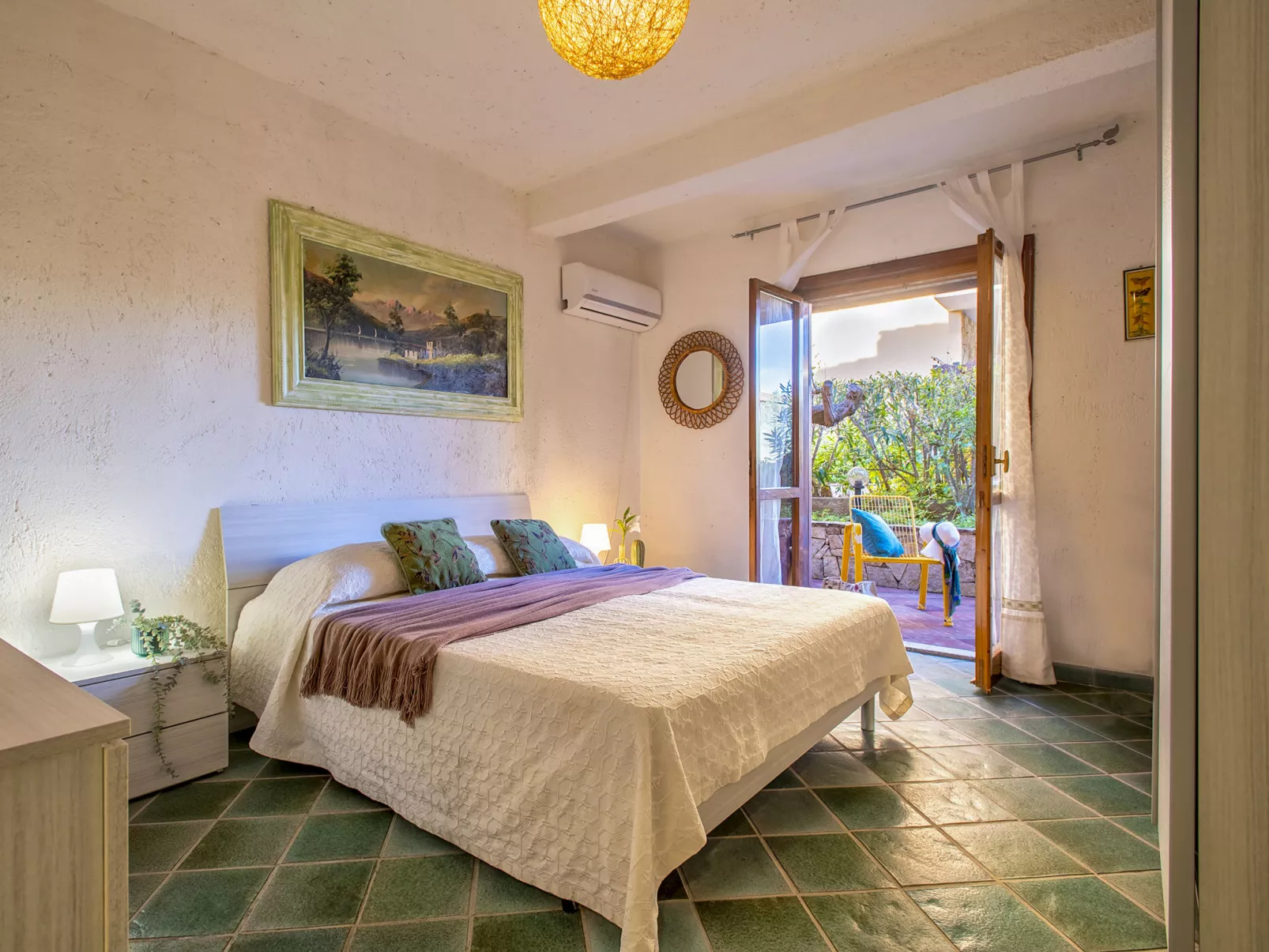 C11 - A1, Baia de Bahas-Inside