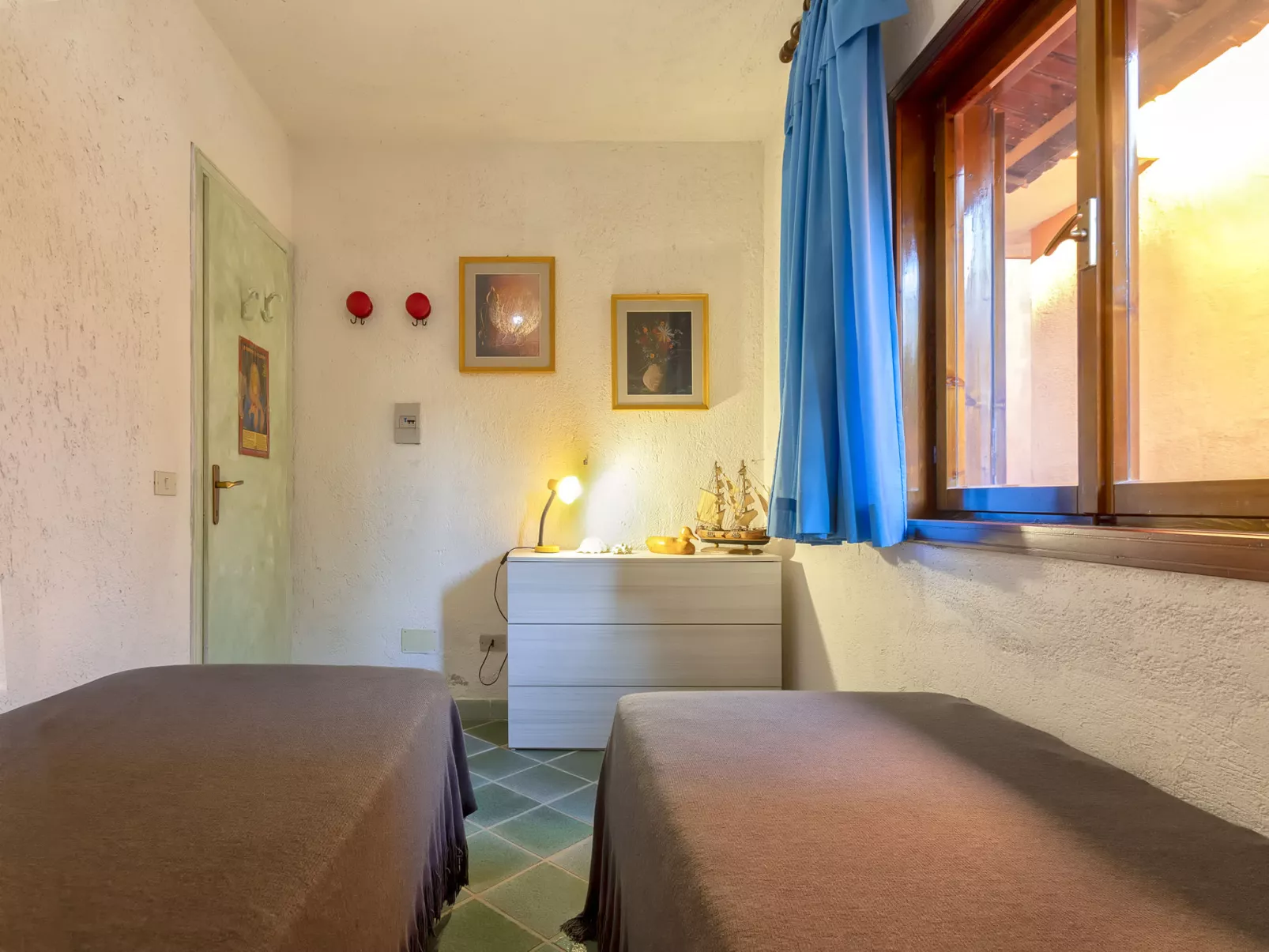 C11 - A1, Baia de Bahas-Inside