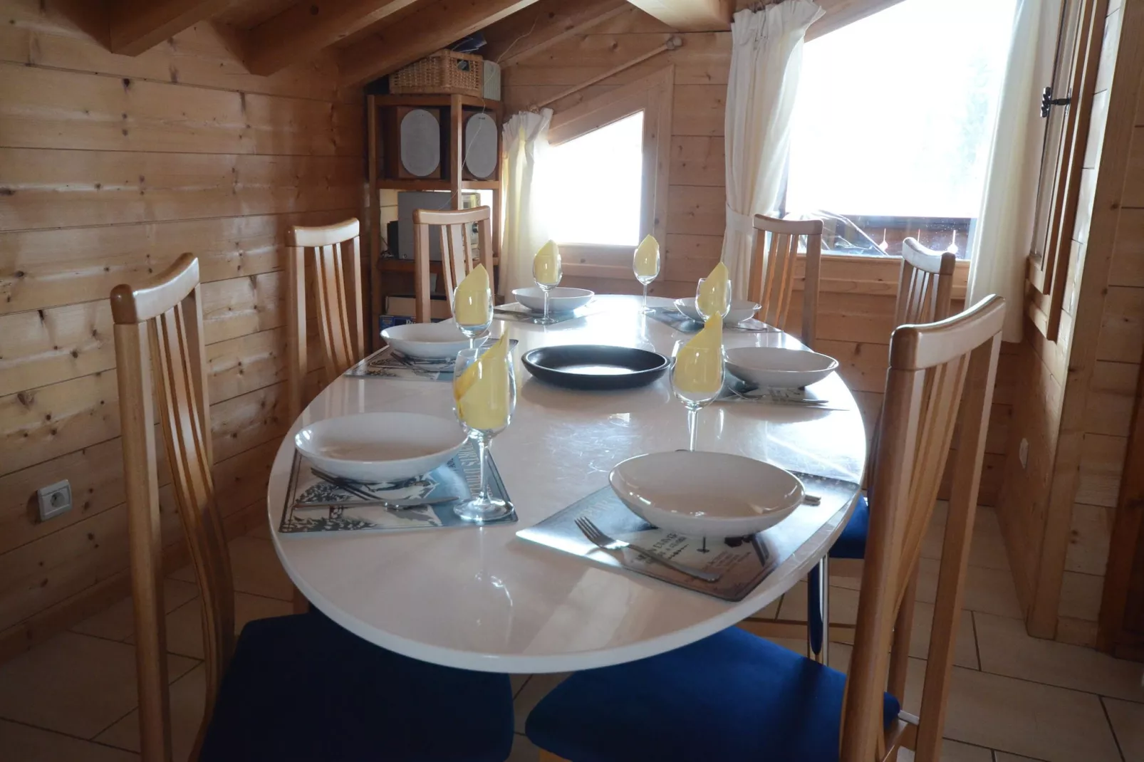 Mon Amour-Dining room