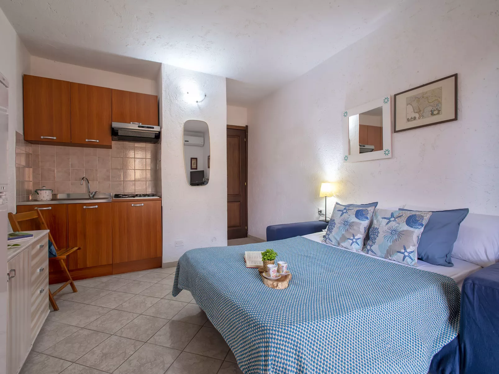 D4 - D4, Baia de Bahas-Inside