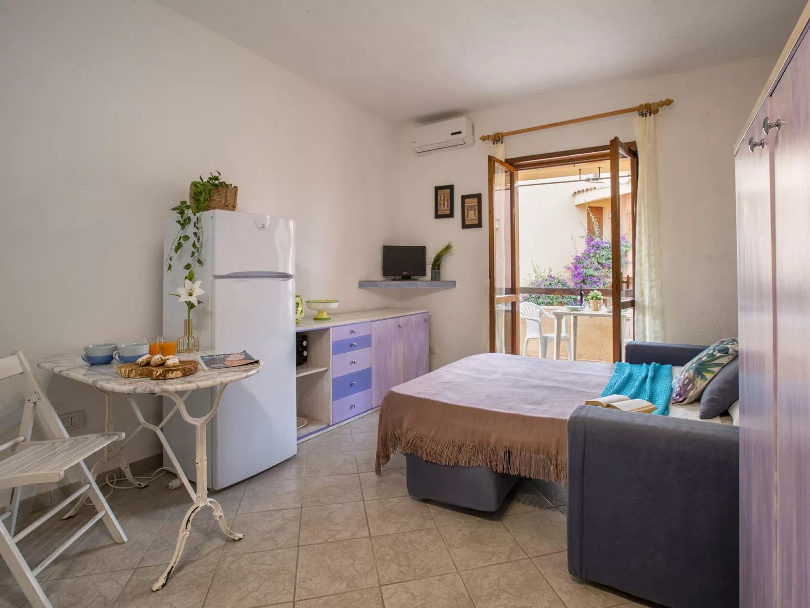D4 - B3, Baia de Bahas-Inside