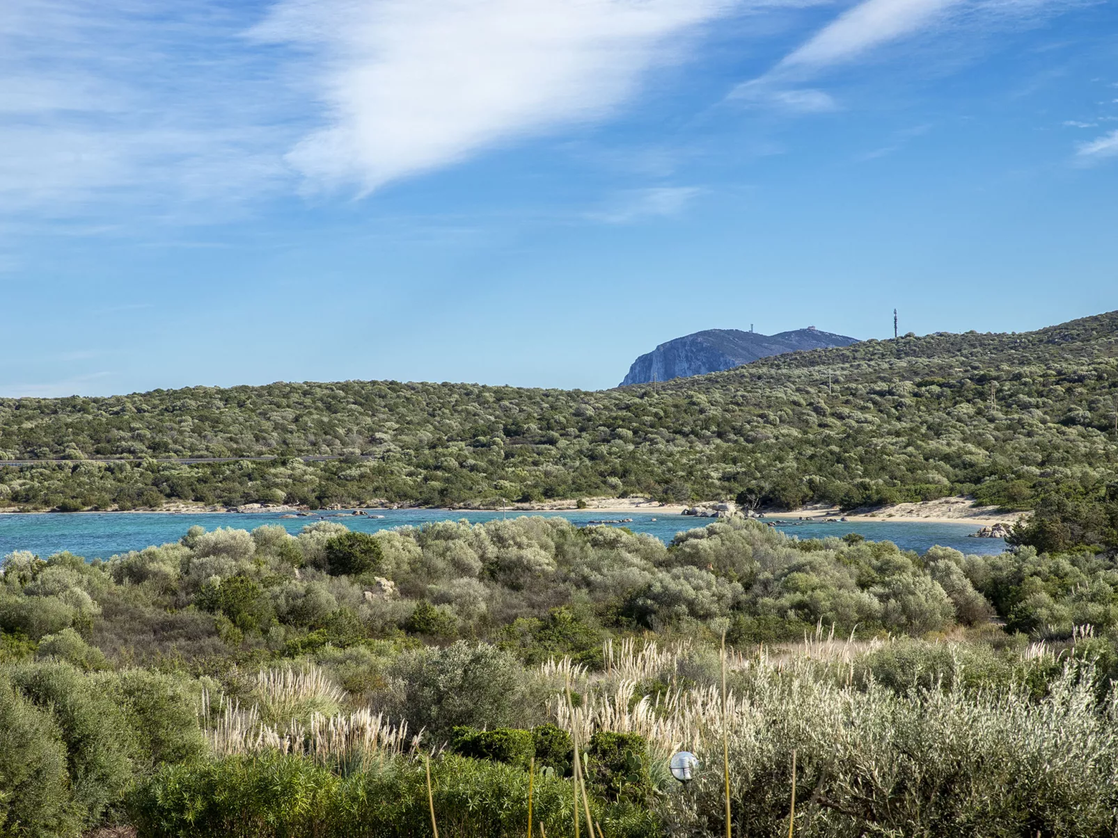 B4 - A2, Baia de Bahas-Outside