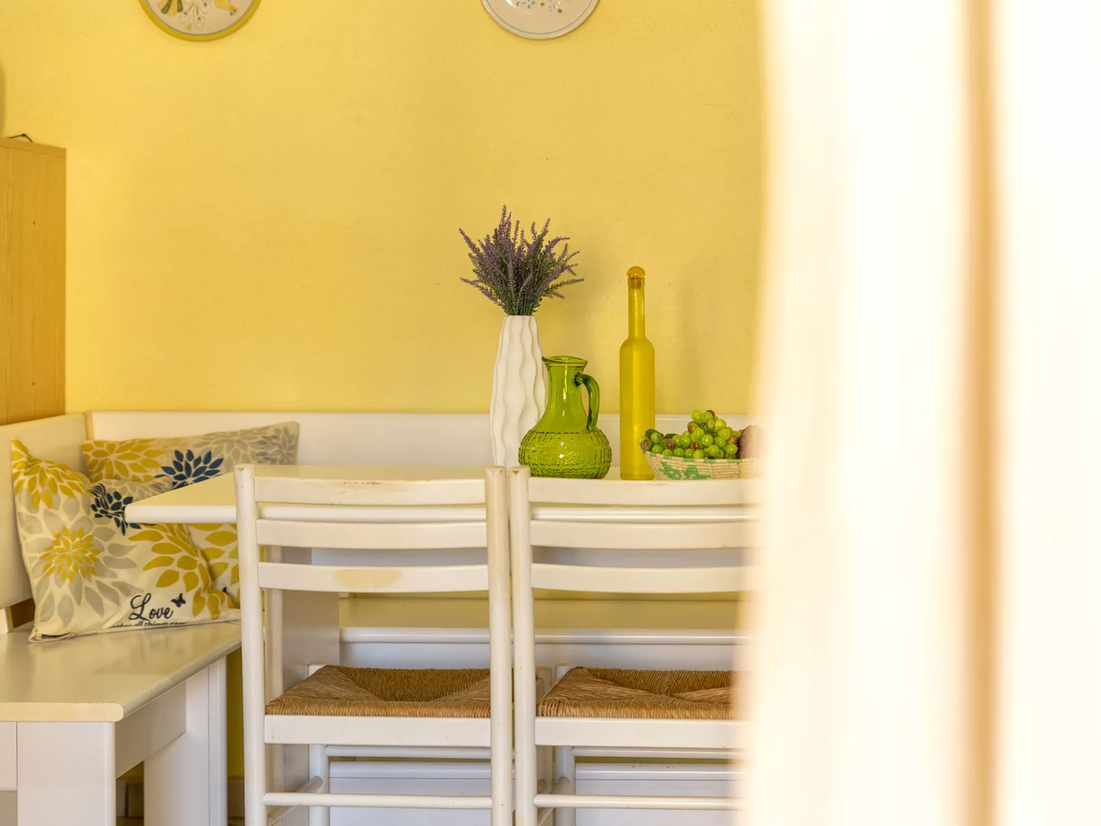 B4 - A2, Baia de Bahas-Inside