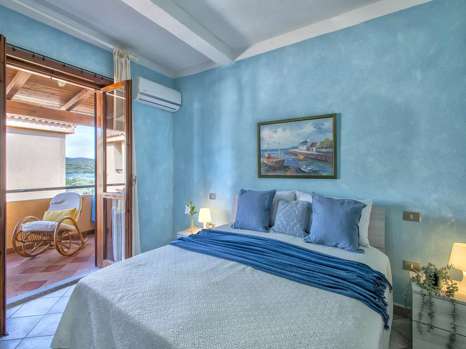 B4 - A2, Baia de Bahas-Inside