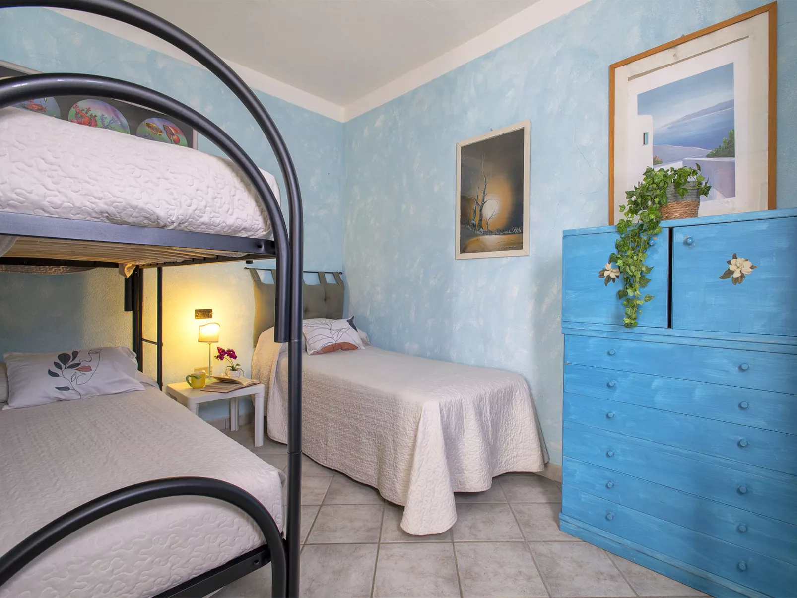 B4 - A2, Baia de Bahas-Inside