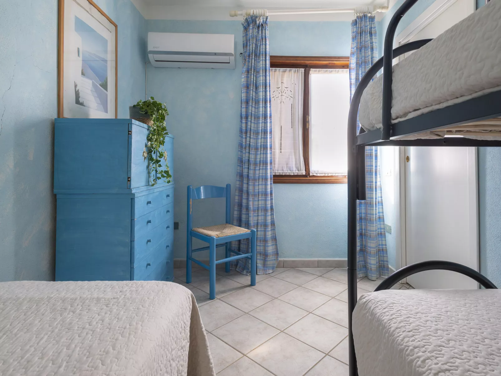 B4 - A2, Baia de Bahas-Inside