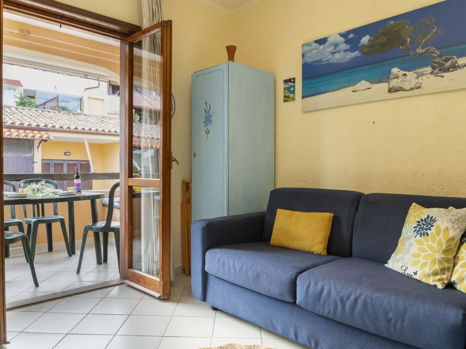 B4 - G3, Baia de Bahas-Inside