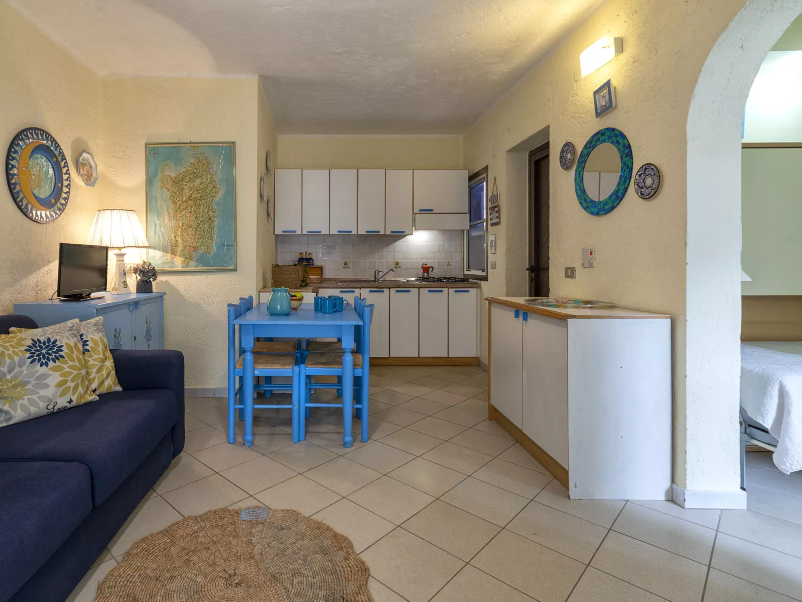 B4 - G3, Baia de Bahas-Inside