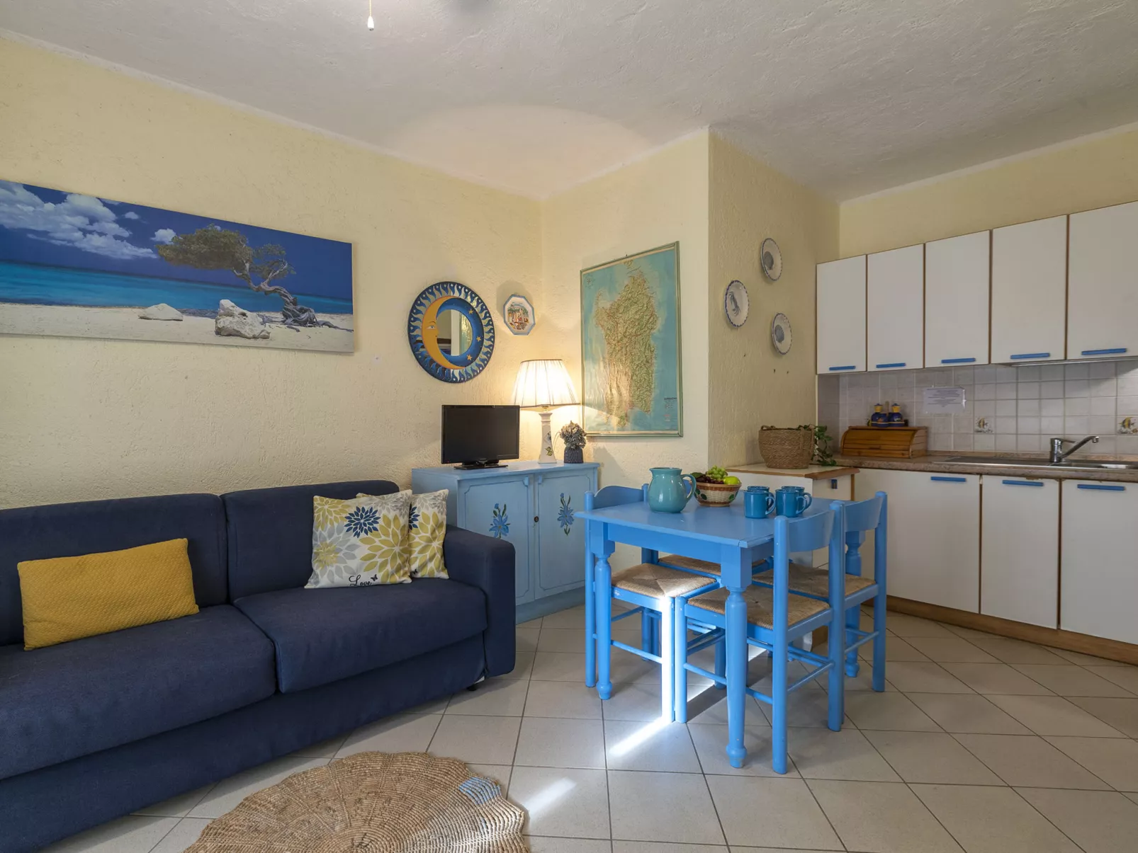 B4 - G3, Baia de Bahas-Inside