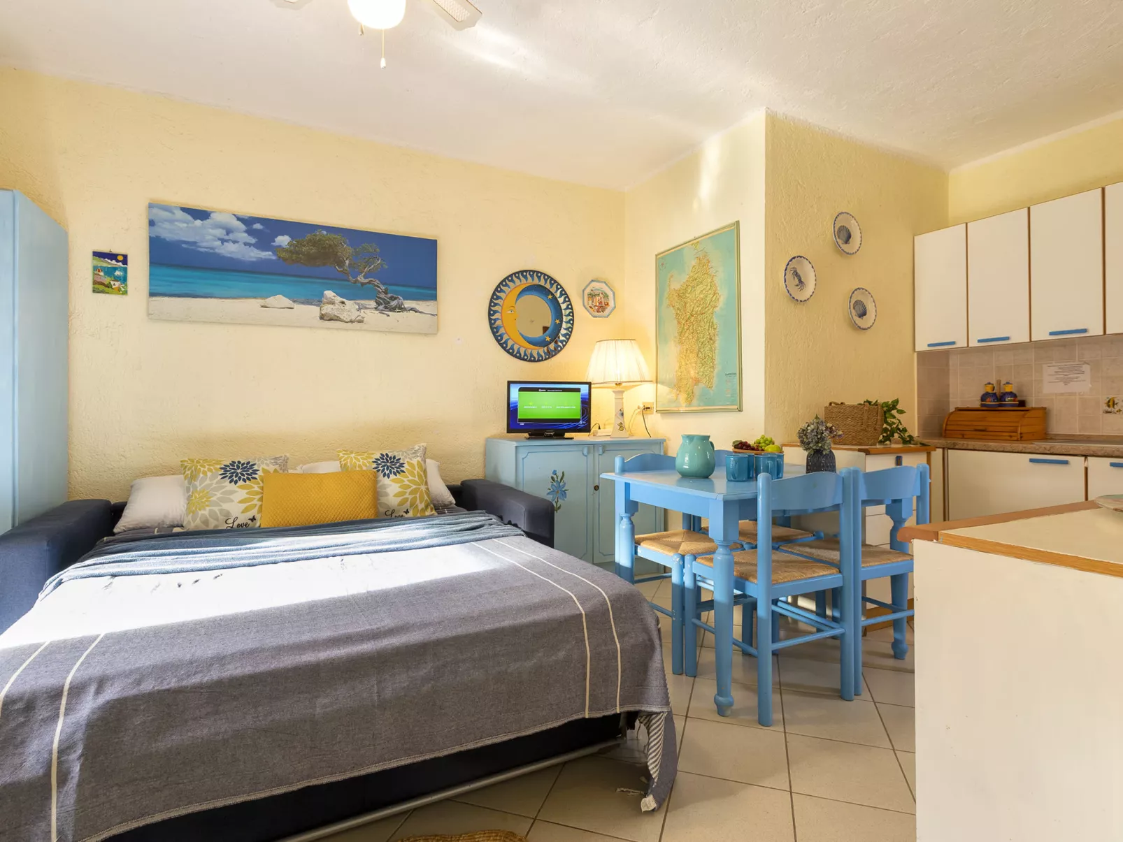 B4 - G3, Baia de Bahas-Inside