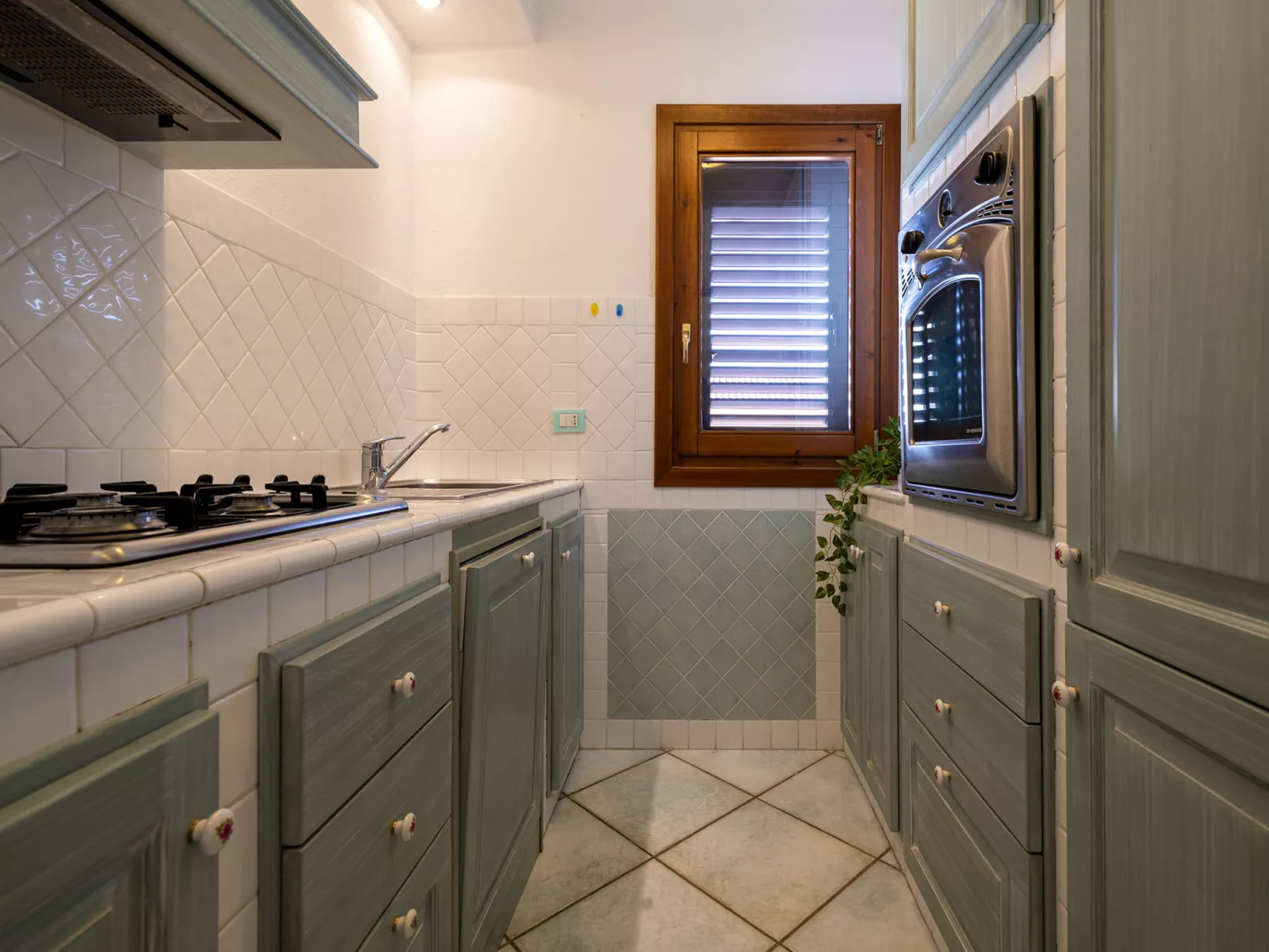 CSA - 15, Baia de Bahas-Inside