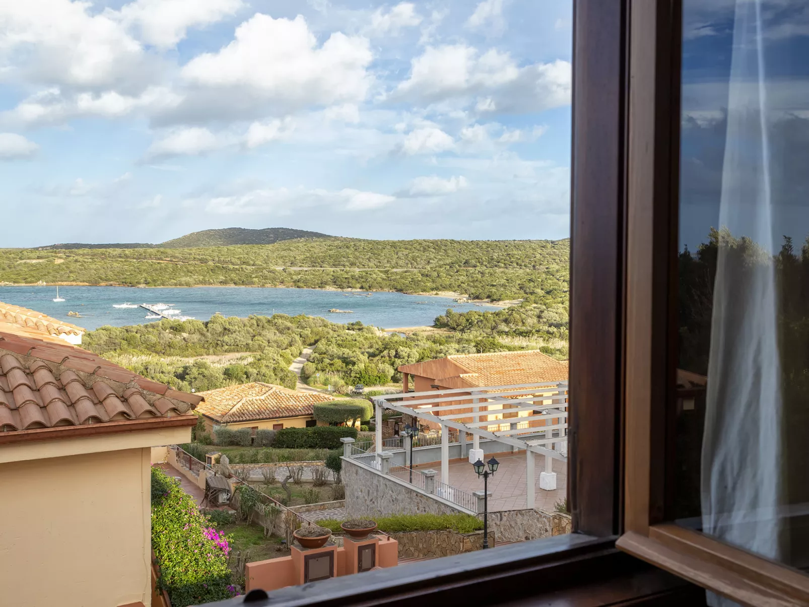 CSA - 15, Baia de Bahas-Outside
