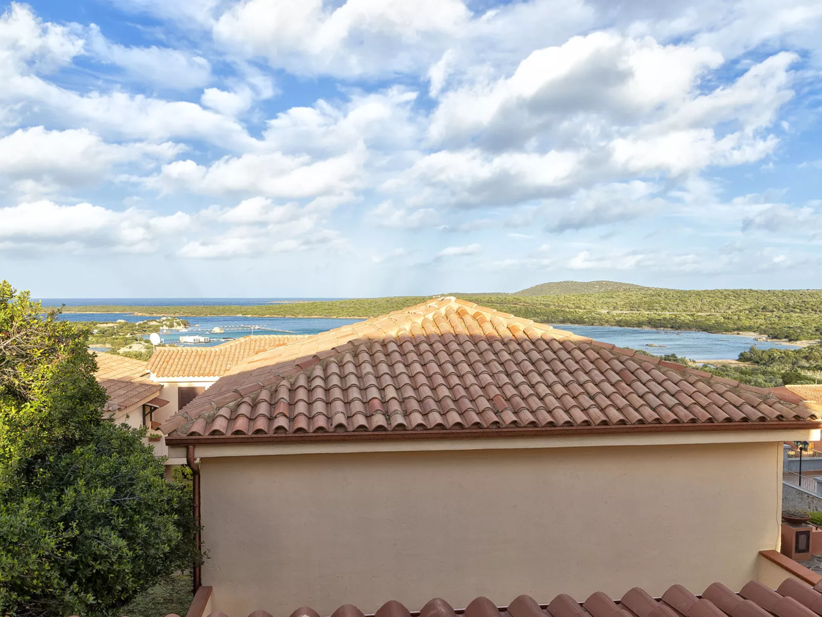 CSA - 15, Baia de Bahas-Outside