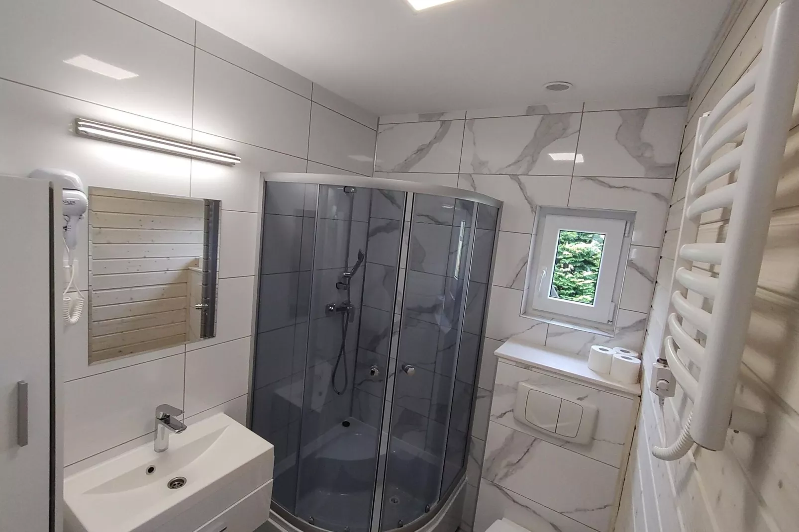 Domki parterowe dla 4 osób-Bathroom