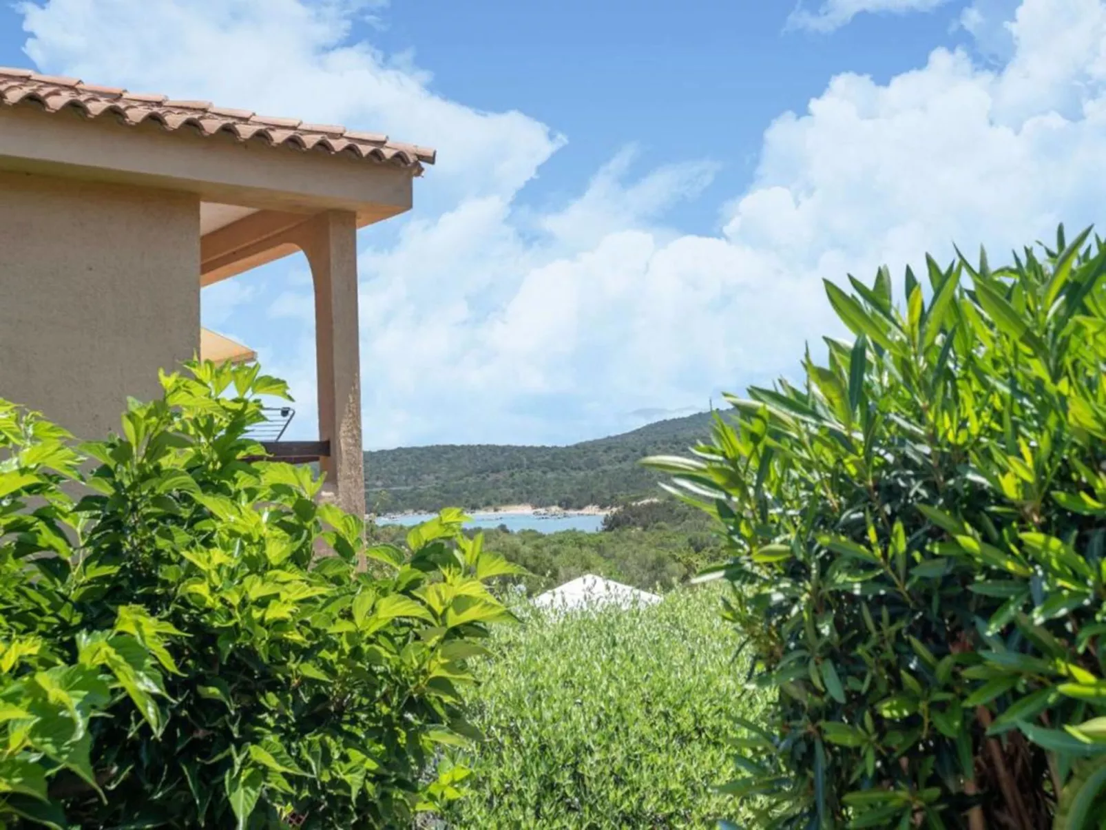 D3 - 3 - Baia de Bahas-Outside