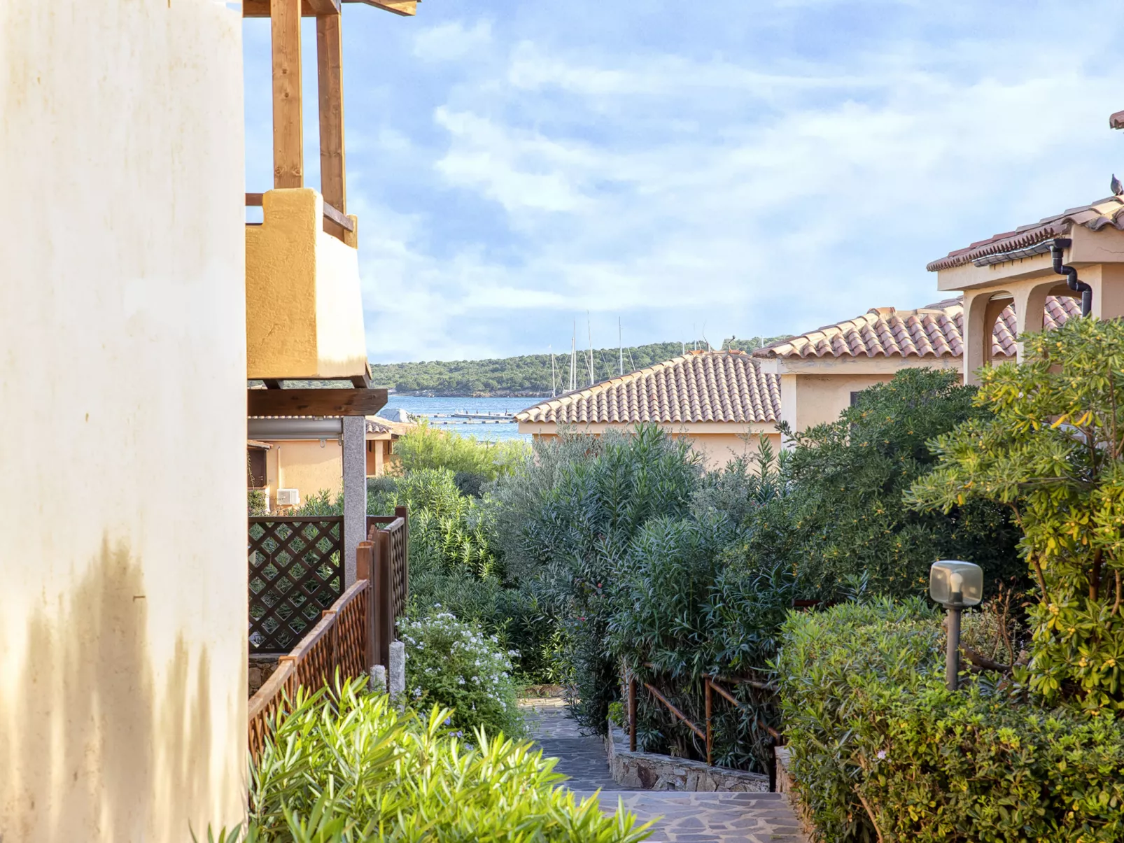 D4 - G1 - Baia de Bahas-Outside