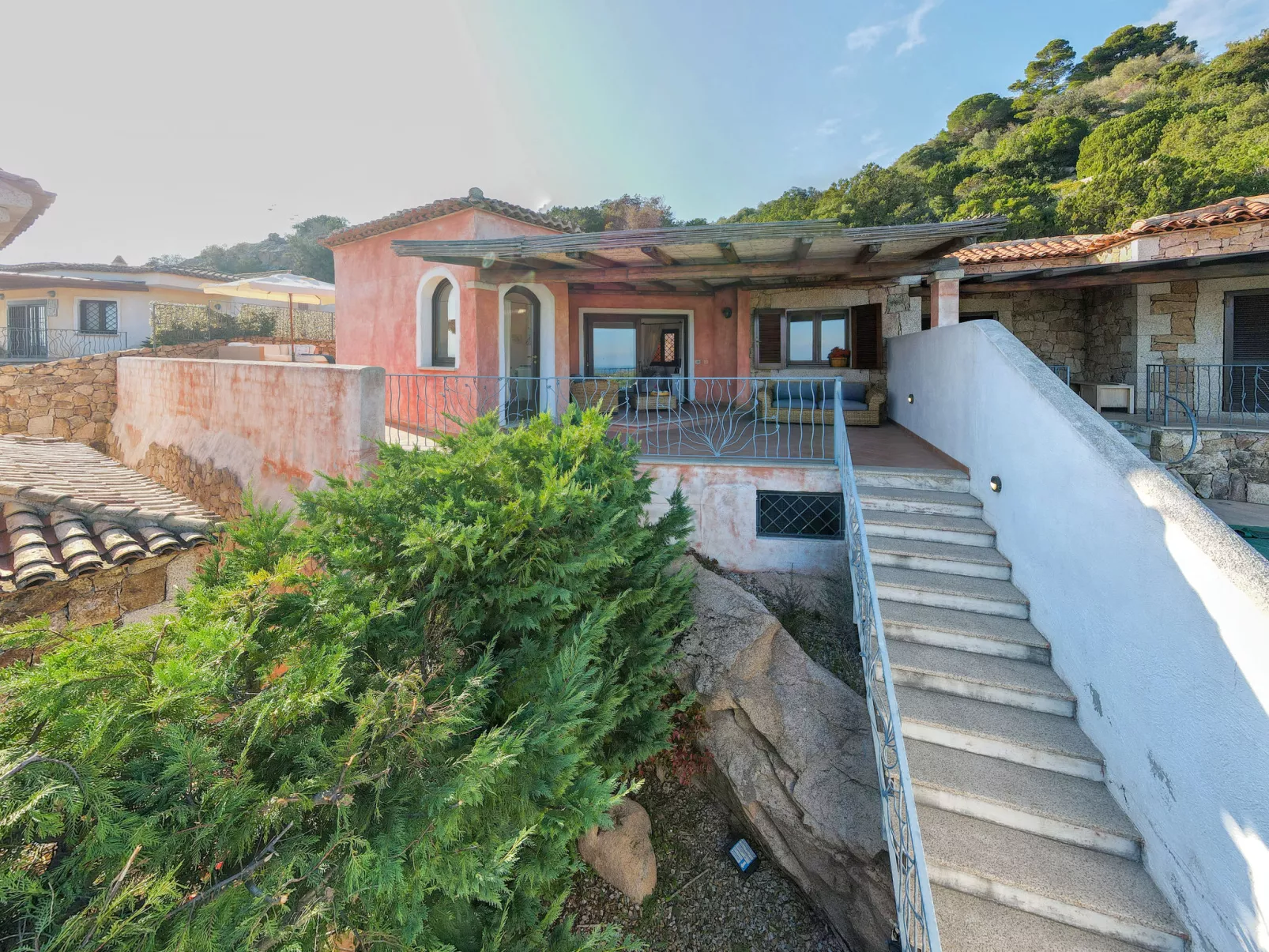 Cala Volpe-Outside