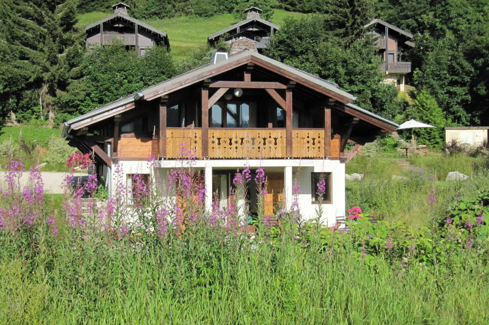 Mon Amour-Exterior summer