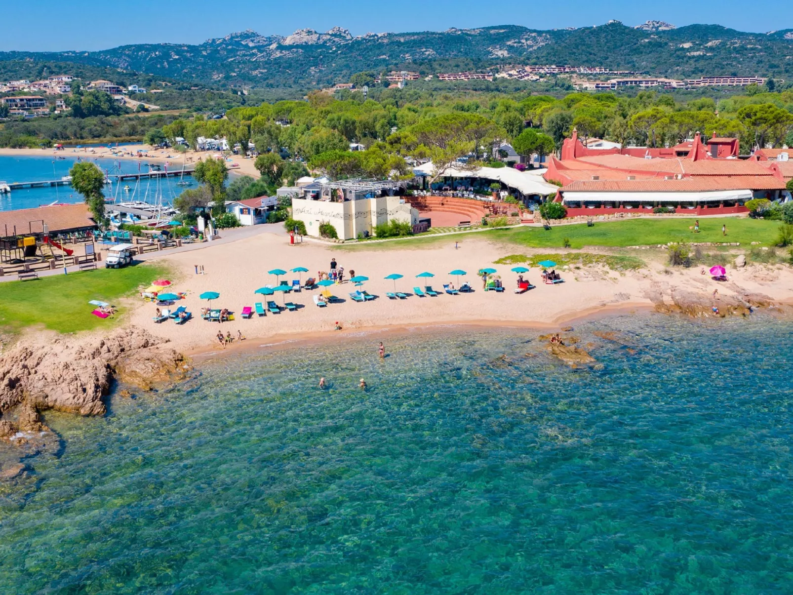 Centro Vacanze Isuledda-Draußen