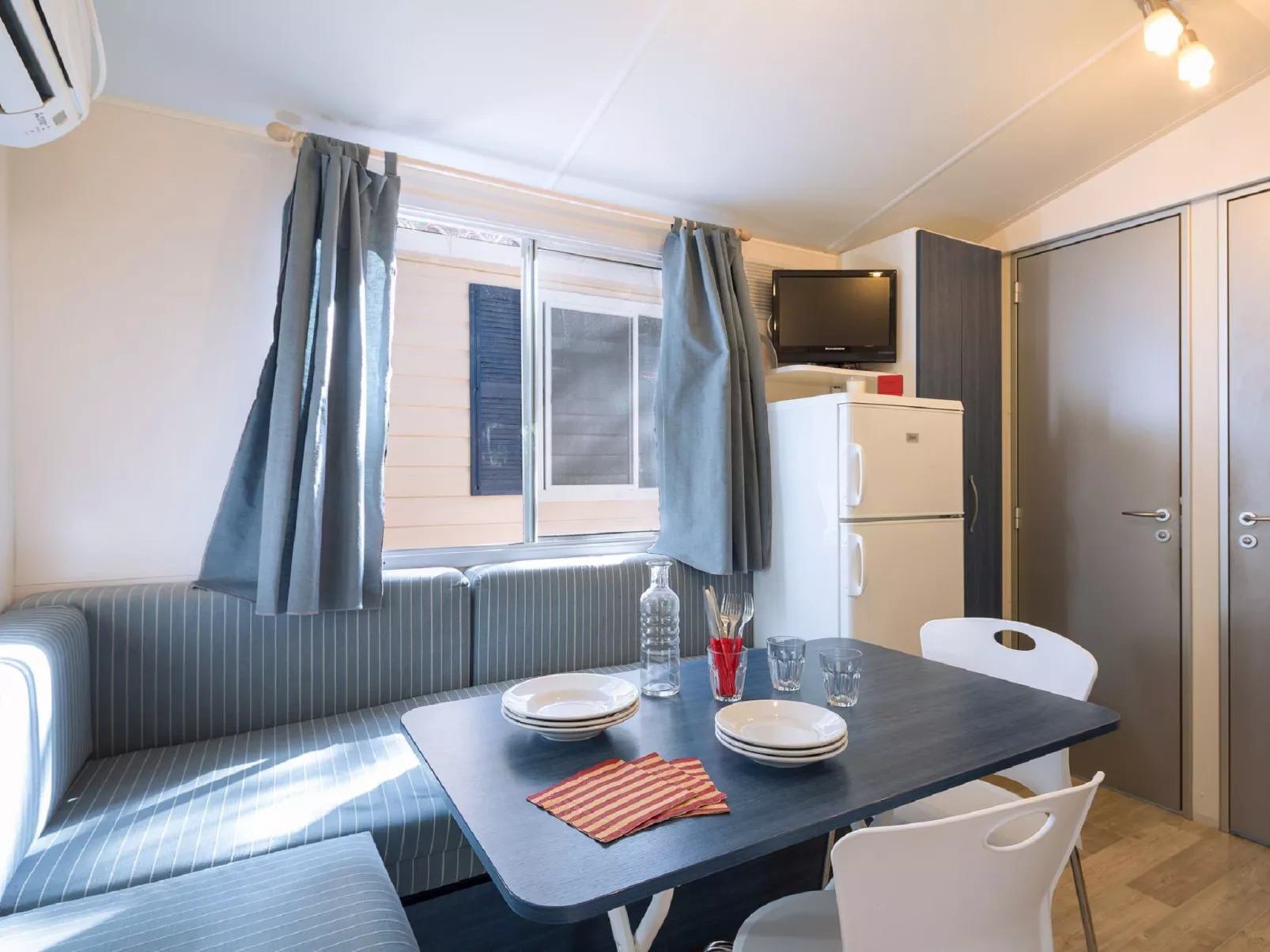 Camping Village Baia Blu La Tortuga-Inside