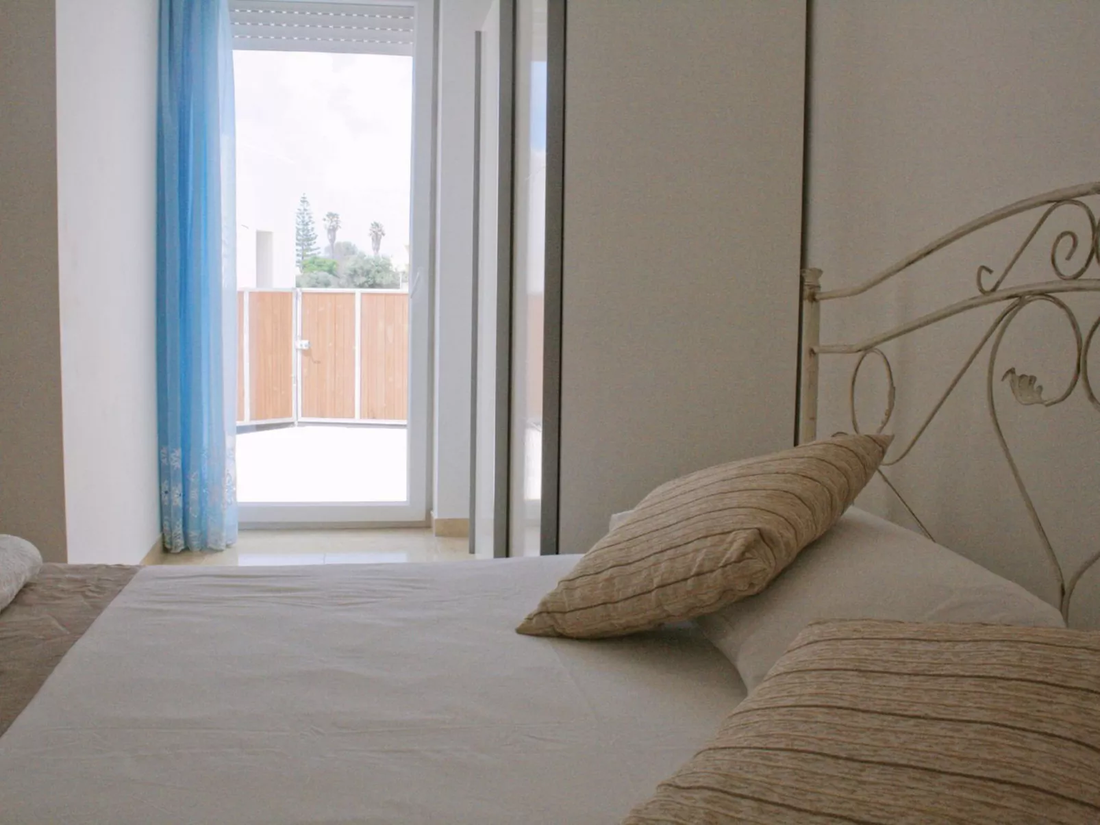 Quadri Vista Mare 1-Inside