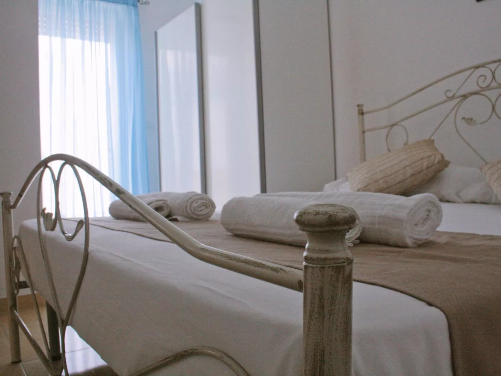 Quadri Vista Mare 1-Inside