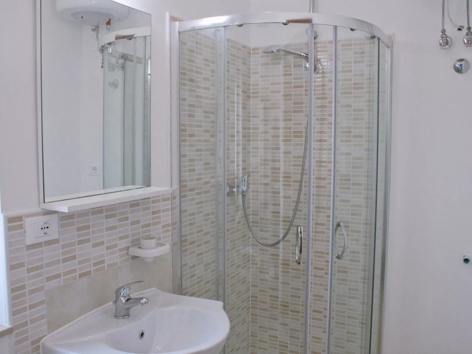 Quadri Vista Mare 1-Inside