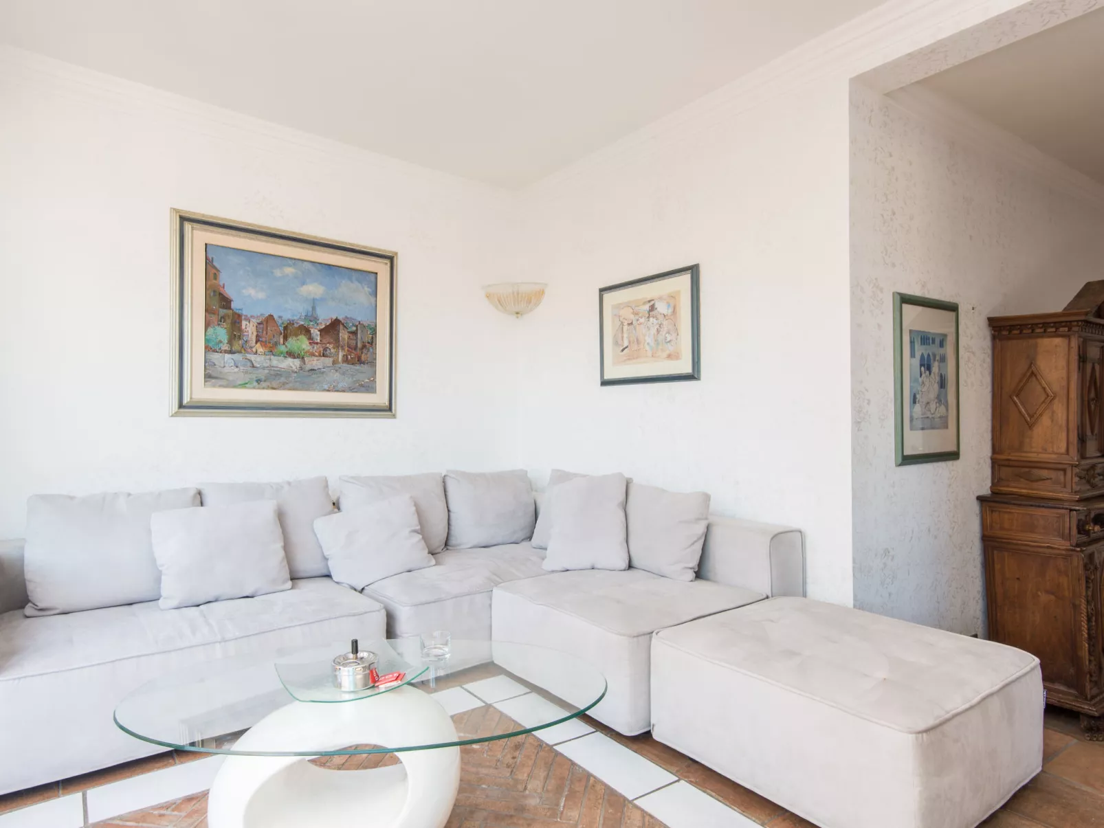 Santa Cecilia View-Inside